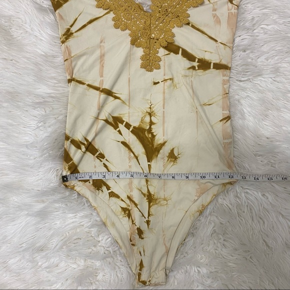 Gimmicks | Tie Dye Lace Halter V Neck Ruched Back Bodysuit Cream Mustard - Picture 13 of 14